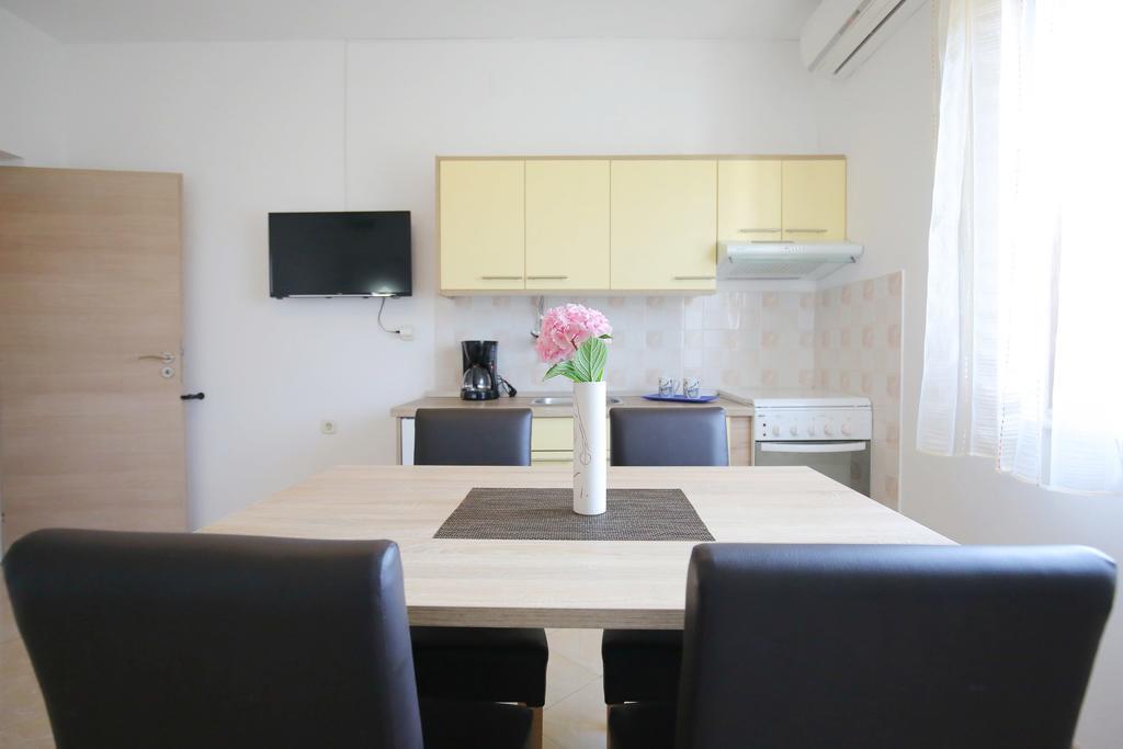 Apartments Lena Sukosan Bagian luar foto