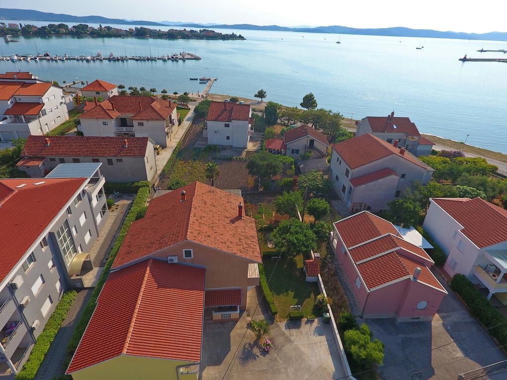 Apartments Lena Sukosan Bagian luar foto
