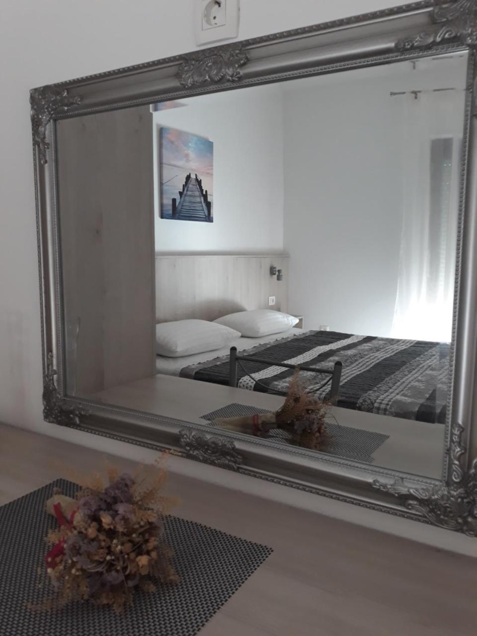 Apartments Lena Sukosan Bagian luar foto